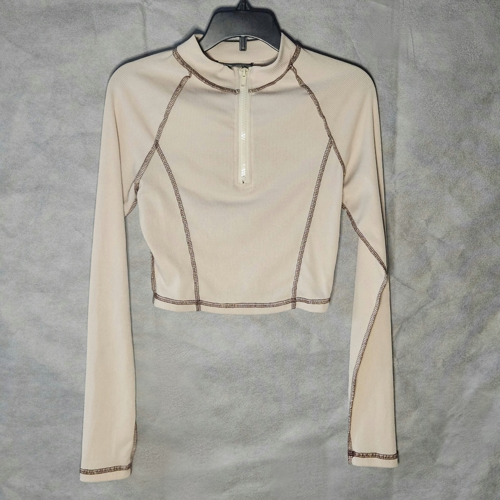 Shein Crop Top With Long Sleeves And Top Stitching